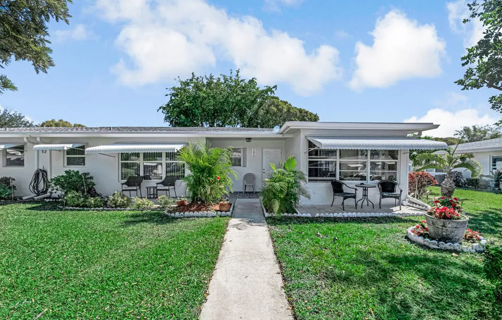 7206 W Oakridge Circle Lake Worth FL 33462