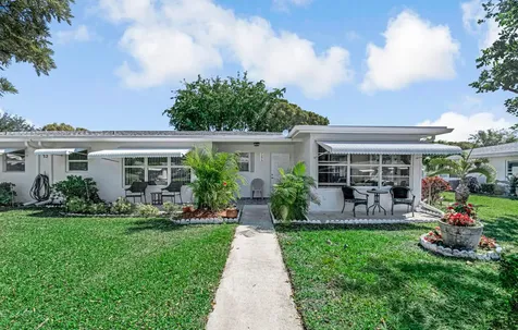 7206 W Oakridge Circle Lake Worth FL 33462