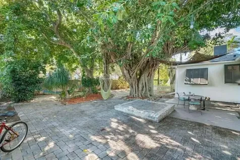 11 SW 4th Street Delray Beach FL 33444