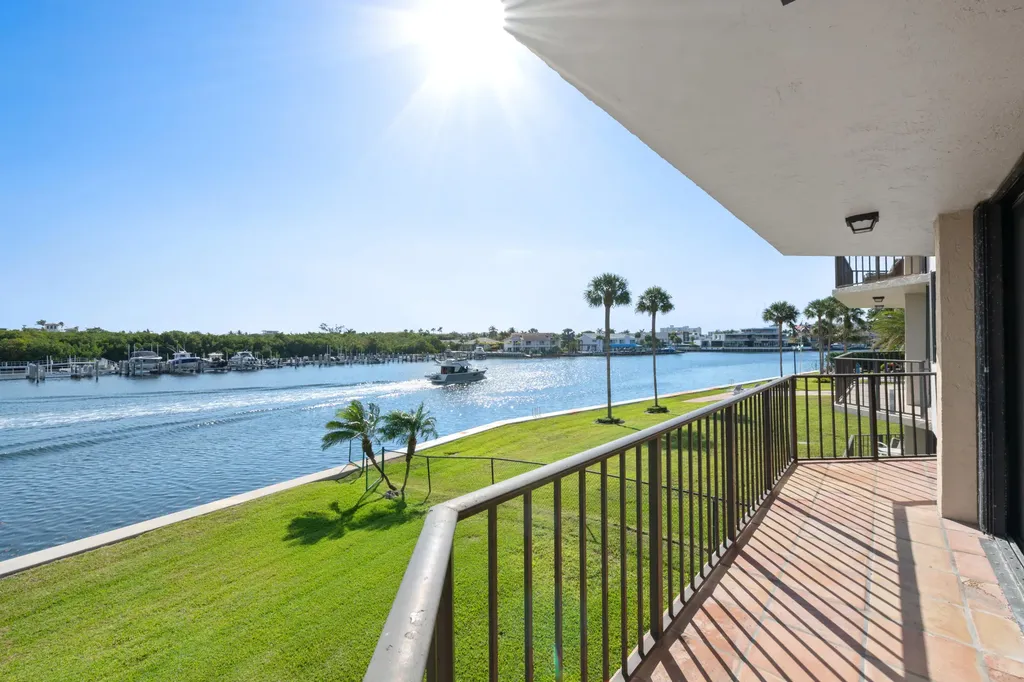 899 Jeffery Street Boca Raton FL 33487