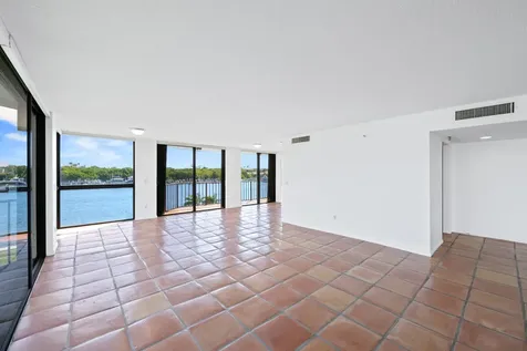 899 Jeffery Street Boca Raton FL 33487