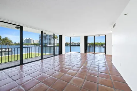 899 Jeffery Street Boca Raton FL 33487