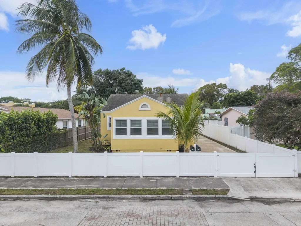 608 El Vedado West Palm Beach FL 33405