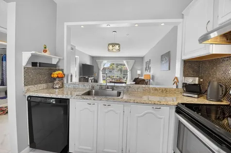 33 Abbey Lane Delray Beach FL 33446