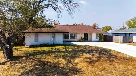 138 Nw Friar Street Port Saint Lucie FL 34983