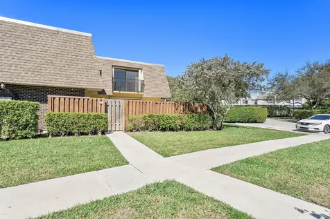 2893 SW 22nd Circle Delray Beach FL 33445