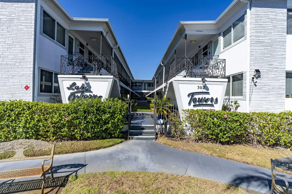 302 Lake Osborne Drive Lake Worth Beach FL 33461