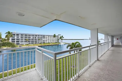111 Shore Court North Palm Beach FL 33408