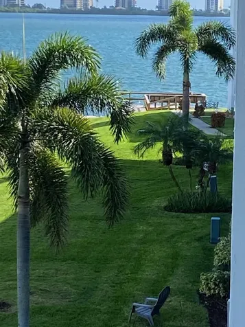 111 Shore Court North Palm Beach FL 33408