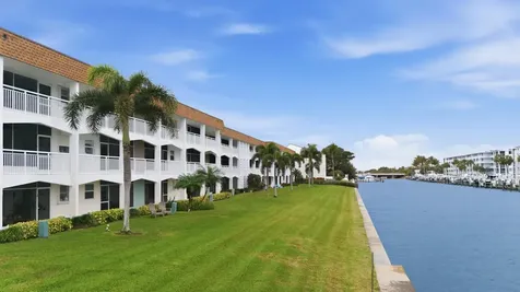 111 Shore Court North Palm Beach FL 33408