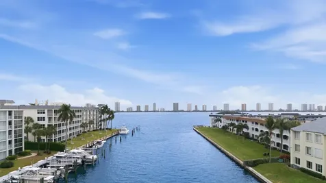 111 Shore Court North Palm Beach FL 33408