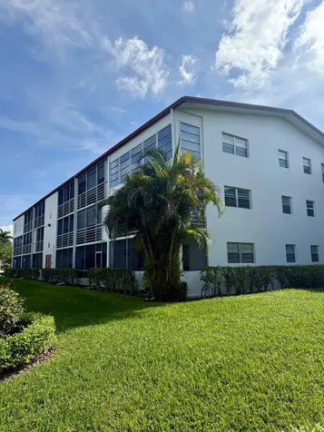 402 Brighton J Boca Raton FL 33434