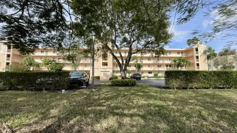 6935 Huntington Lane Delray Beach FL 33446