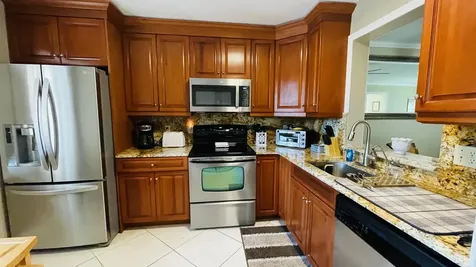 6935 Huntington Lane Delray Beach FL 33446