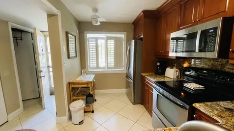 6935 Huntington Lane Delray Beach FL 33446