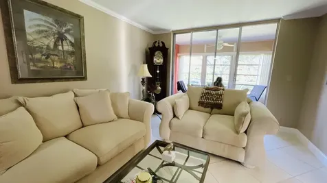 6935 Huntington Lane Delray Beach FL 33446