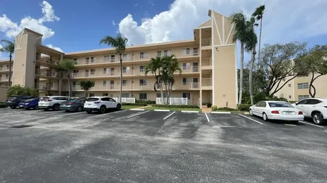 6935 Huntington Lane Delray Beach FL 33446