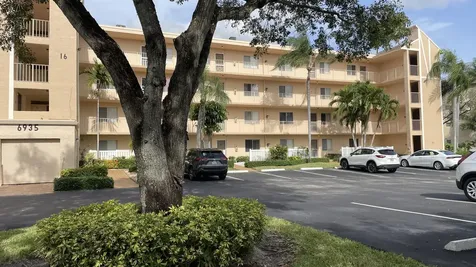 6935 Huntington Lane Delray Beach FL 33446