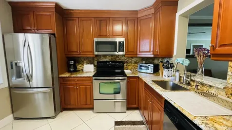 6935 Huntington Lane Delray Beach FL 33446