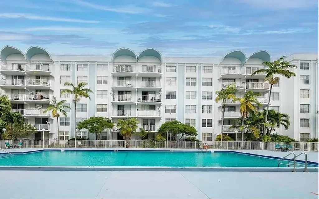 484 Nw 165th Street Road Miami FL 33169