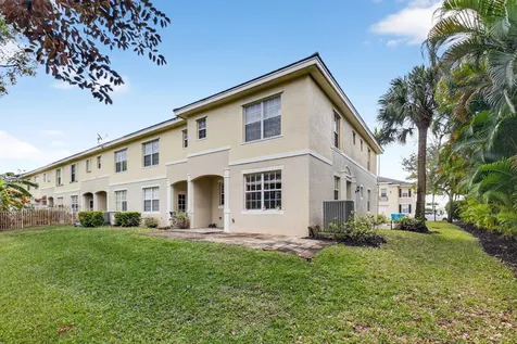 21 Largo Way Boynton Beach FL 33426