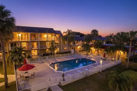 475 Se 8th Street Deerfield Beach FL 33441