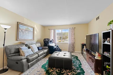 475 Se 8th Street Deerfield Beach FL 33441