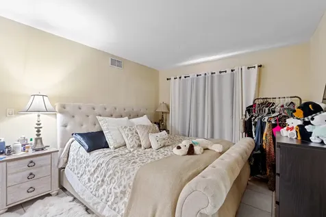 475 Se 8th Street Deerfield Beach FL 33441