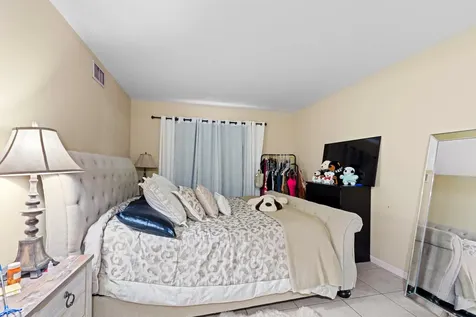 475 Se 8th Street Deerfield Beach FL 33441