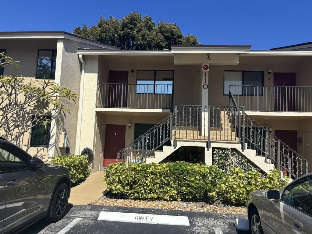 110 SE 7th St- Unit 5 Bldg 110 Deerfield Beach FL 33441