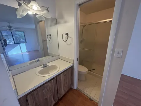 110 SE 7th St- Unit 5 Bldg 110 Deerfield Beach FL 33441