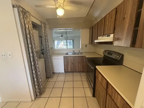 110 SE 7th St- Unit 5 Bldg 110 Deerfield Beach FL 33441
