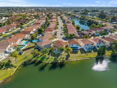 1895 Vista Way Margate FL 33063