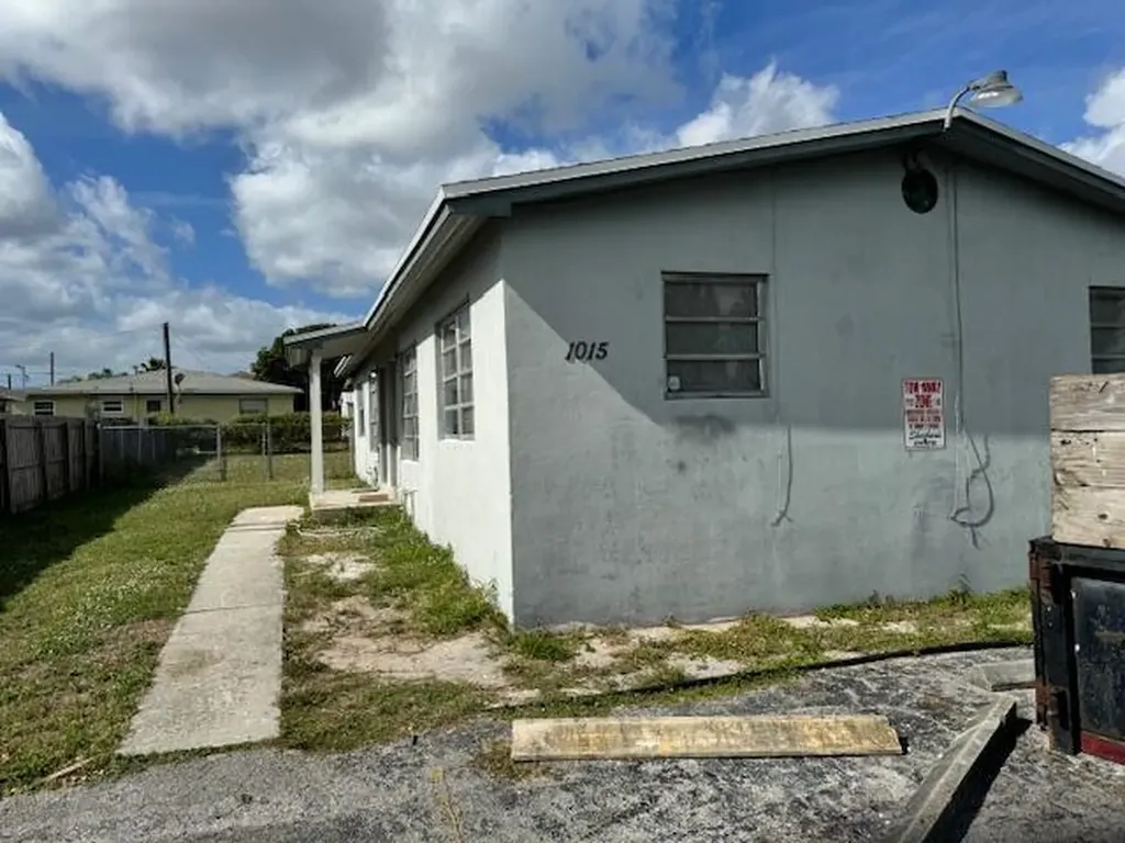 1015 Avenue I Riviera Beach FL 33404