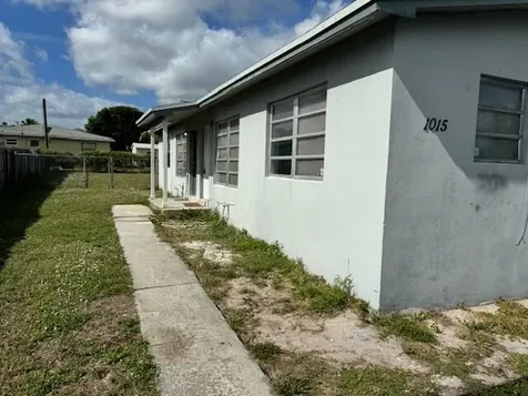 1015 Avenue I Riviera Beach FL 33404
