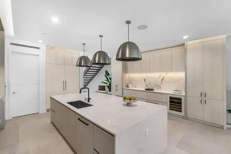 810 Palm Trail Delray Beach FL 33483