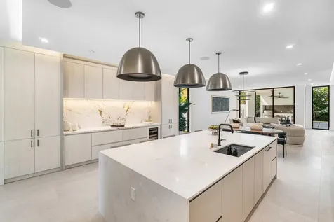 810 Palm Trail Delray Beach FL 33483