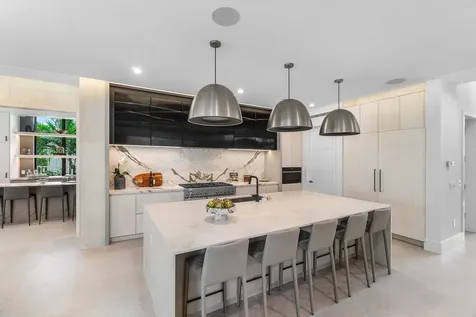 810 Palm Trail Delray Beach FL 33483