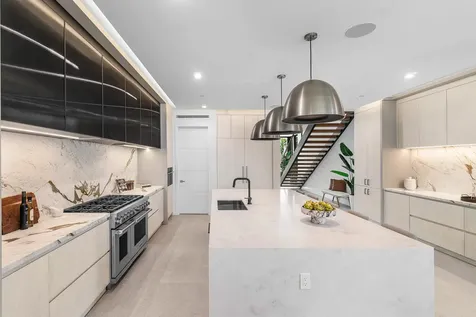 810 Palm Trail Delray Beach FL 33483