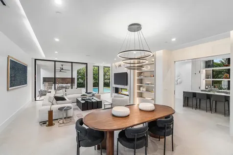 810 Palm Trail Delray Beach FL 33483