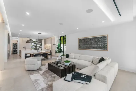 810 Palm Trail Delray Beach FL 33483