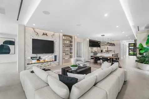810 Palm Trail Delray Beach FL 33483