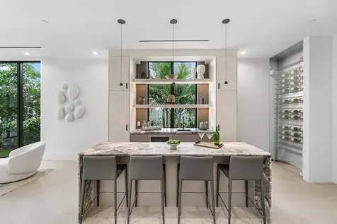 810 Palm Trail Delray Beach FL 33483