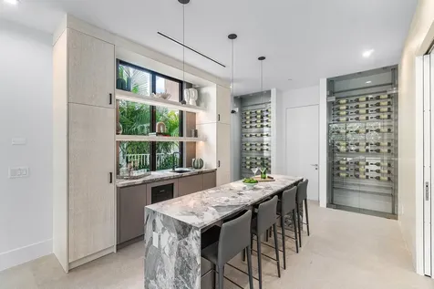 810 Palm Trail Delray Beach FL 33483