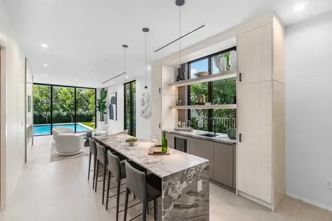 810 Palm Trail Delray Beach FL 33483