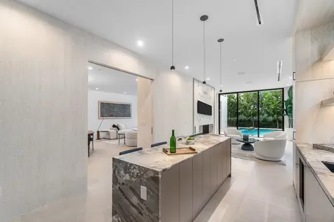 810 Palm Trail Delray Beach FL 33483