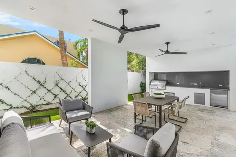 810 Palm Trail Delray Beach FL 33483