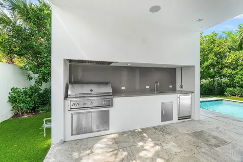810 Palm Trail Delray Beach FL 33483