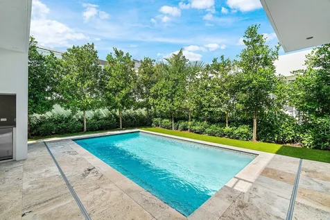 810 Palm Trail Delray Beach FL 33483