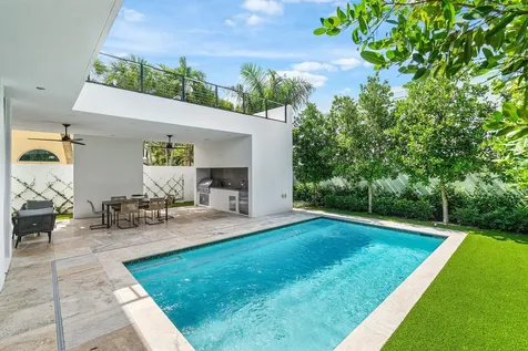 810 Palm Trail Delray Beach FL 33483